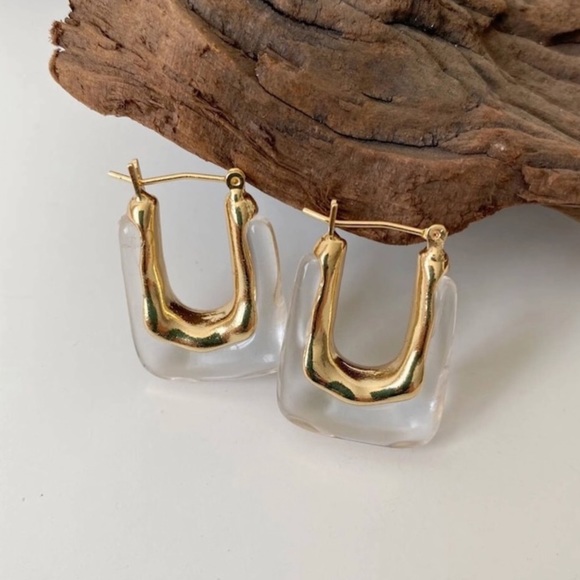 New Anthropologie Gold Rimmed Resin U Shape Huggie Hoop Earrings - Picture 2 of 16